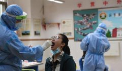 <b>广州：中学非毕业班老师和重点人群学生开始核酸检测</b>